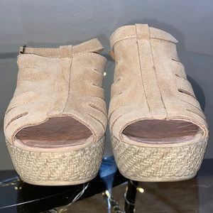 7 US 38 Italy Sundance Light Pink Suede Sandals